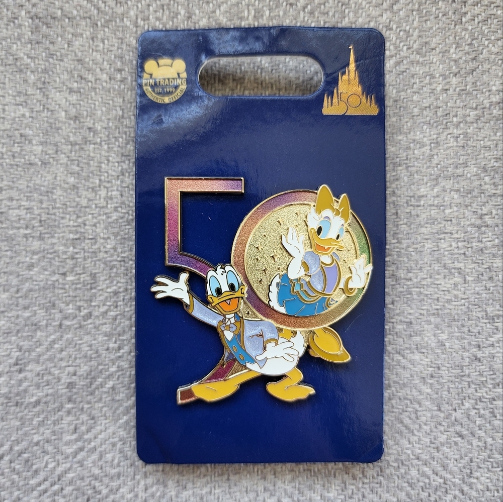 Disney World 50th Anniversary pin Daisy and Donald Duck